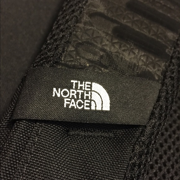 BRAND NEW PINK & BLACK NORTHFACE BACKPACK - Picture 3 of 7